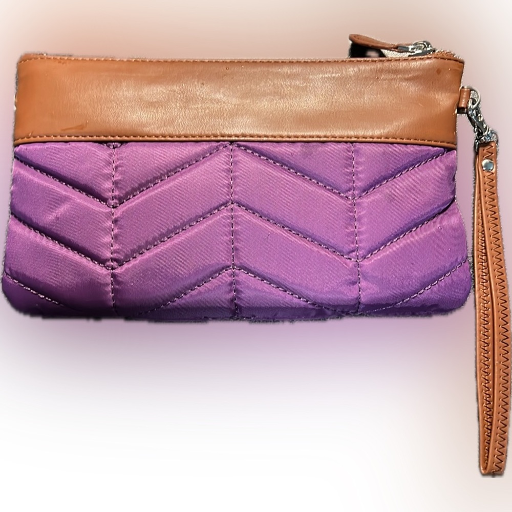 Violet Mighty Purse charging wallet